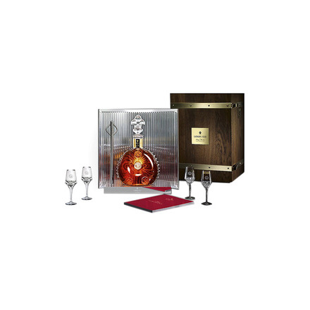 Коньяк Remy Martin Louis XIII Grande Champagne цена 3 л в коробке с 4 бокалами 2527997 руб., купить Реми Мартин Луи 13 Гранд Шампань Коньяк в Санкт-Петербурге, магазин Декантер