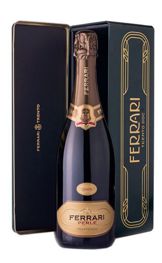 Вино перле брют. Perle Brut игристое. Perle Brut вино. Вино Феррари. Игристое вино Ferrari Rose Brut, Trento doc, Gift Box 0,375 л.