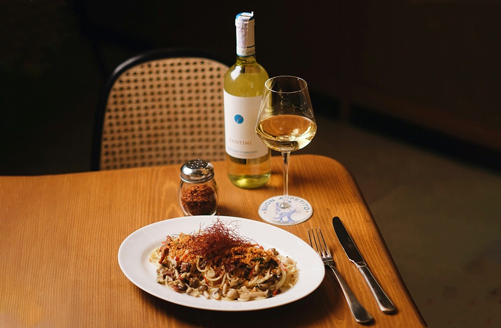 Вино с пастой